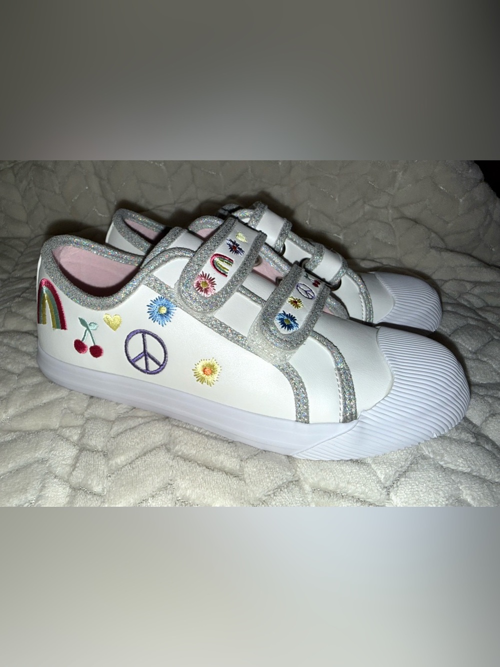Tucker + Tate "Mabel" embroidered sneakers w/various patched designs, sz 3, NIB